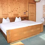 Nocleg ze śniadaniem Berghaus Maria Pettneu am Arlberg